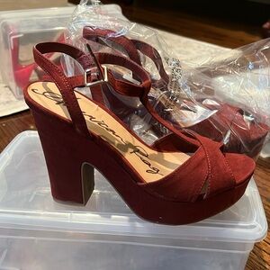 Burgundy suede Wedges American Rag Sz 8. Never worn. Still packaged